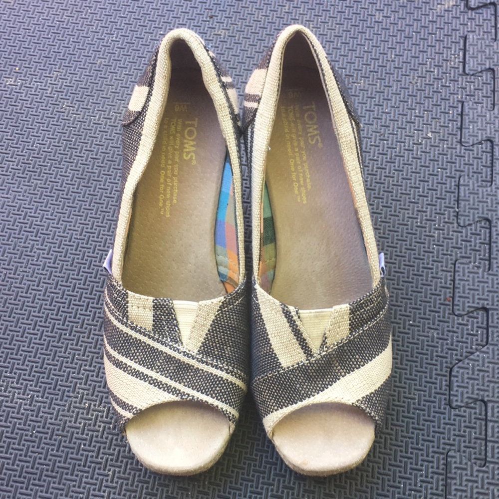 Toms Wedges size W6 - Picture 2 of 4